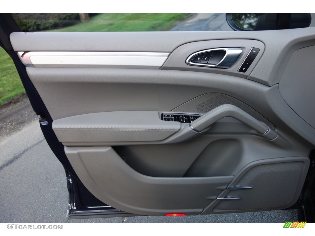 2014 Porsche Cayenne GTS Door Panel Photos