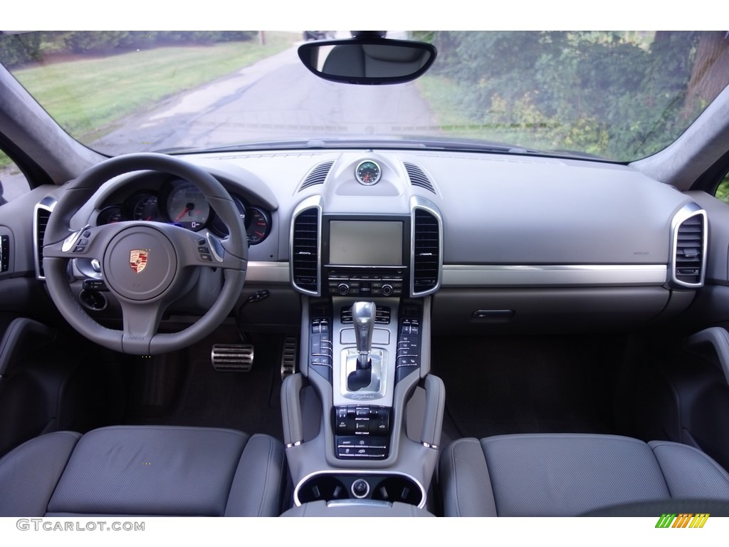2014 Porsche Cayenne GTS Platinum Grey Dashboard Photo #115563812