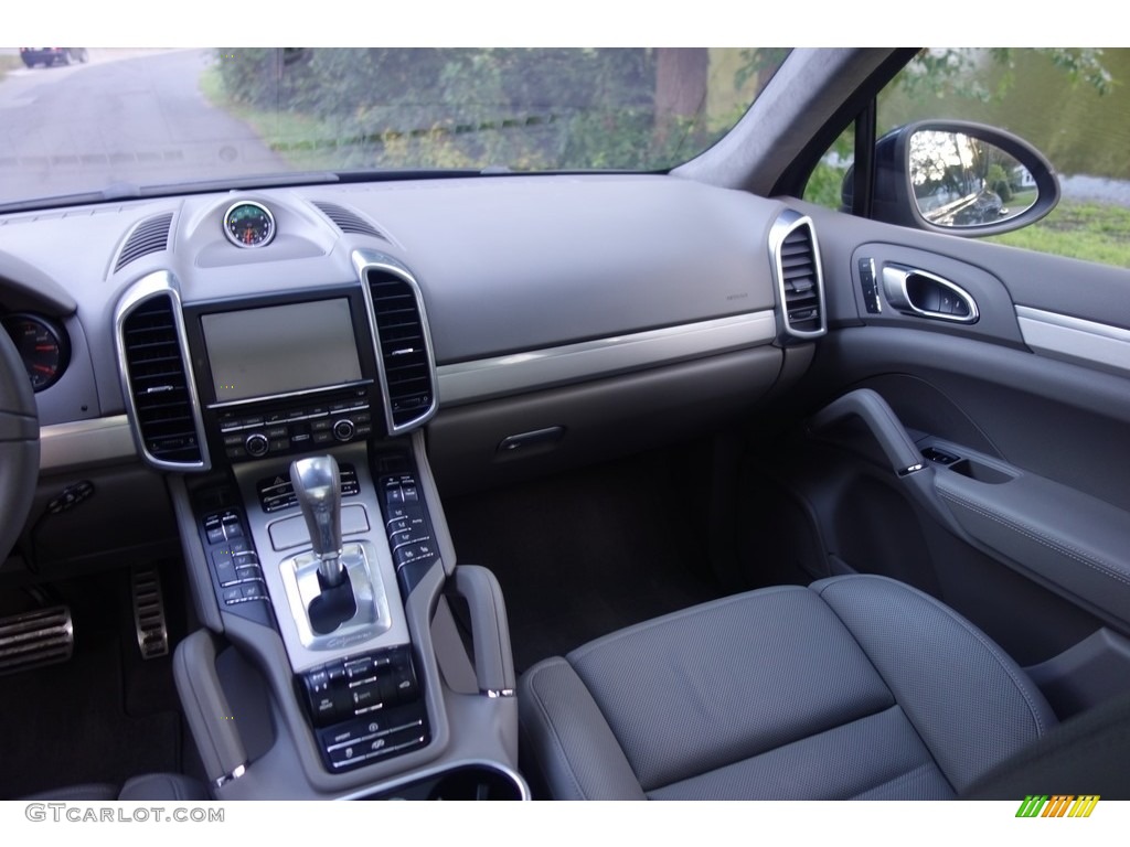2014 Porsche Cayenne GTS Platinum Grey Dashboard Photo #115563836