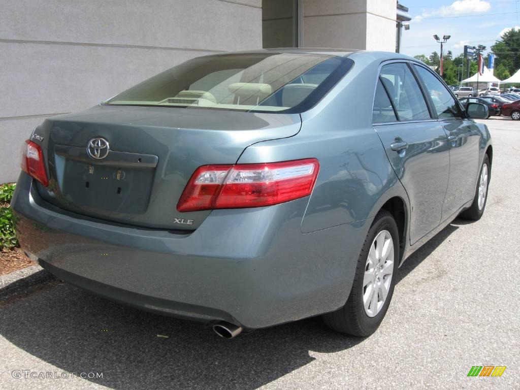 2007 Camry XLE - Aloe Green Metallic / Bisque photo #3