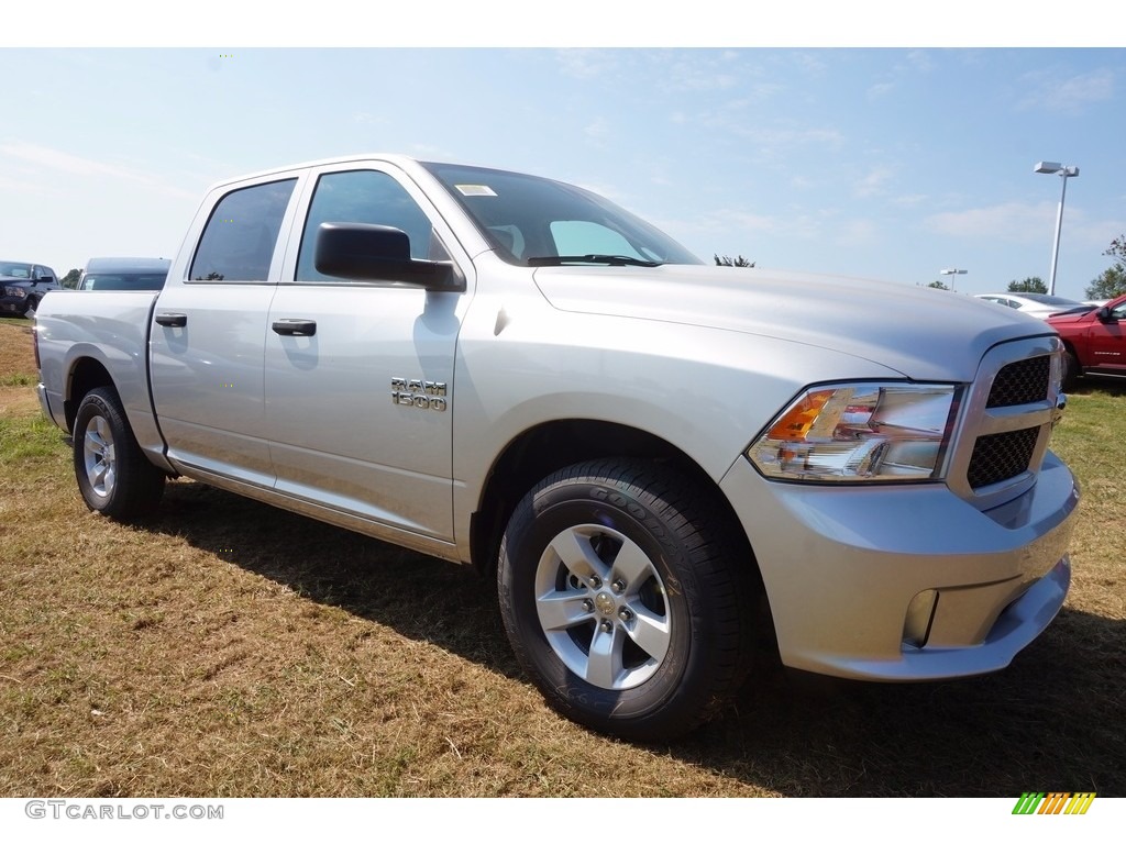 Bright Silver Metallic 2017 Ram 1500 Express Crew Cab Exterior Photo #115569575