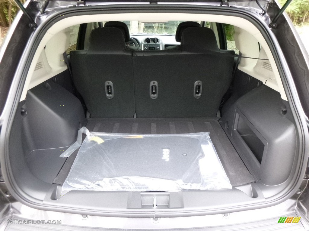 2017 Jeep Compass High Altitude 4x4 Trunk Photos