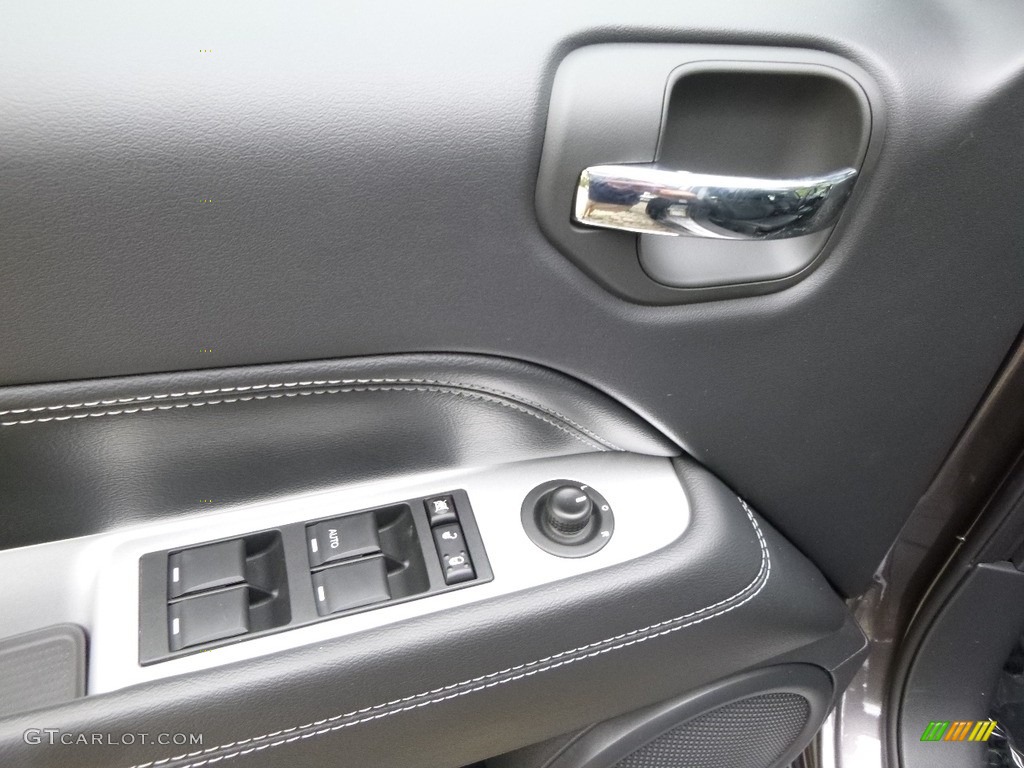 2017 Jeep Compass High Altitude 4x4 Controls Photo #115574978