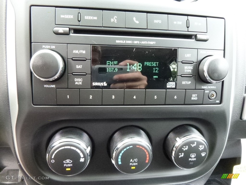 2017 Jeep Compass High Altitude 4x4 Controls Photo #115575110