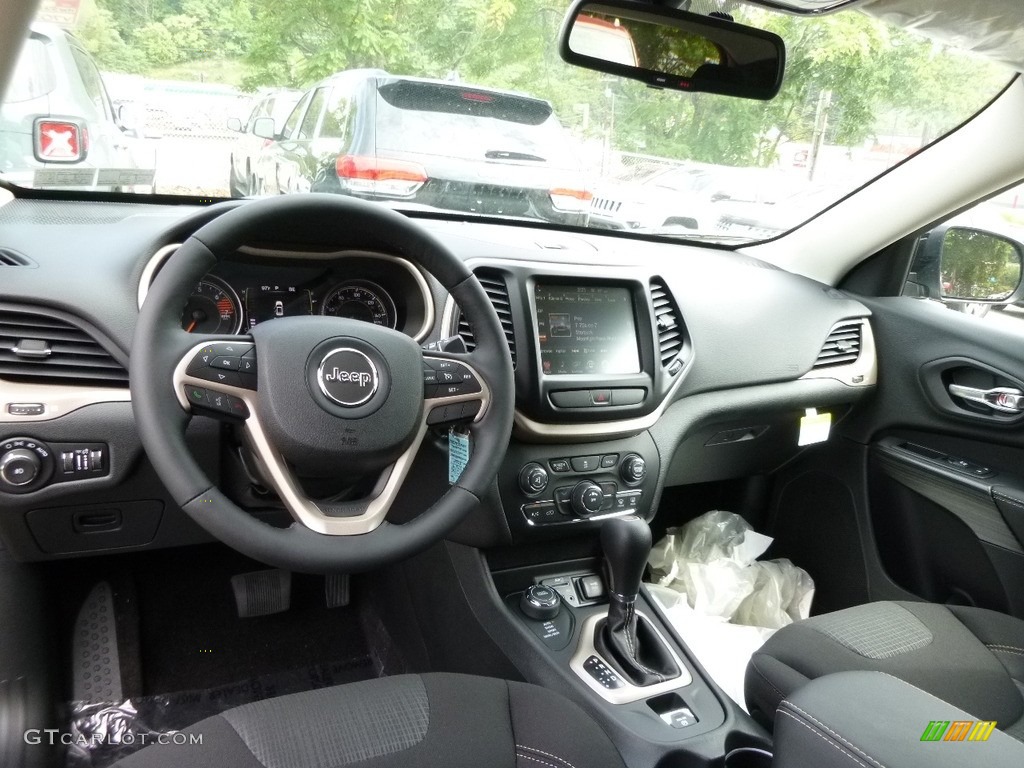 Black Interior 2017 Jeep Cherokee Latitude 4x4 Photo #115576439