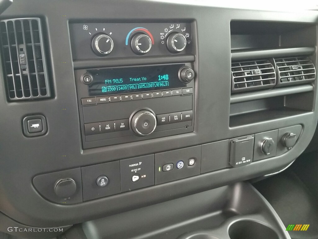2017 GMC Savana Van 2500 Cargo Controls Photo #115581794