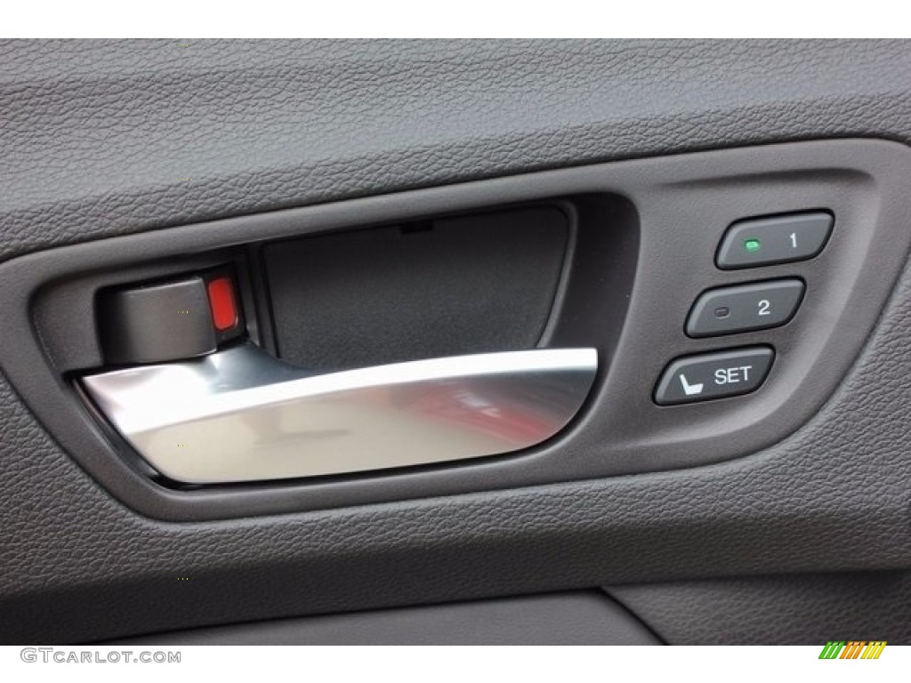 2017 Acura TLX Sedan Controls Photo #115588070