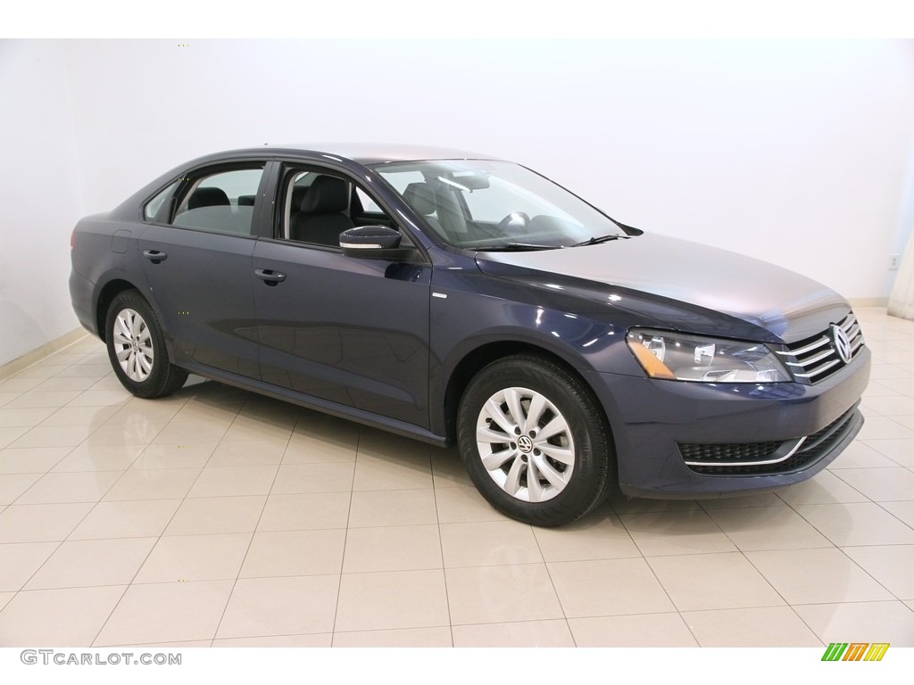 Night Blue Metallic Volkswagen Passat