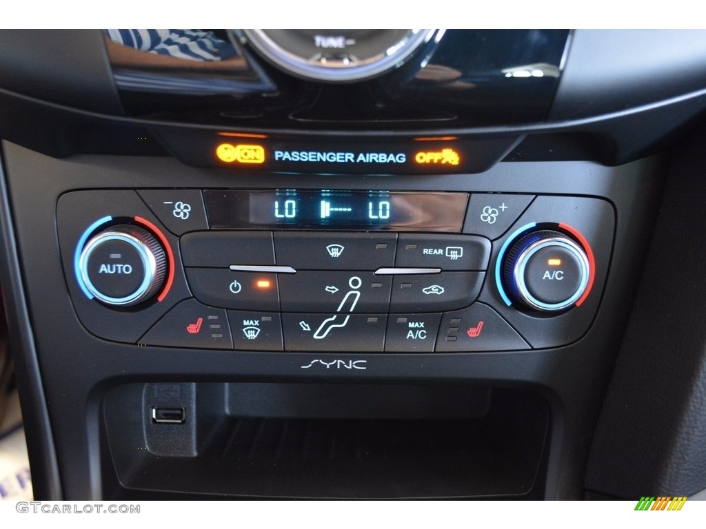 2016 Ford Focus RS Controls Photo #115595746