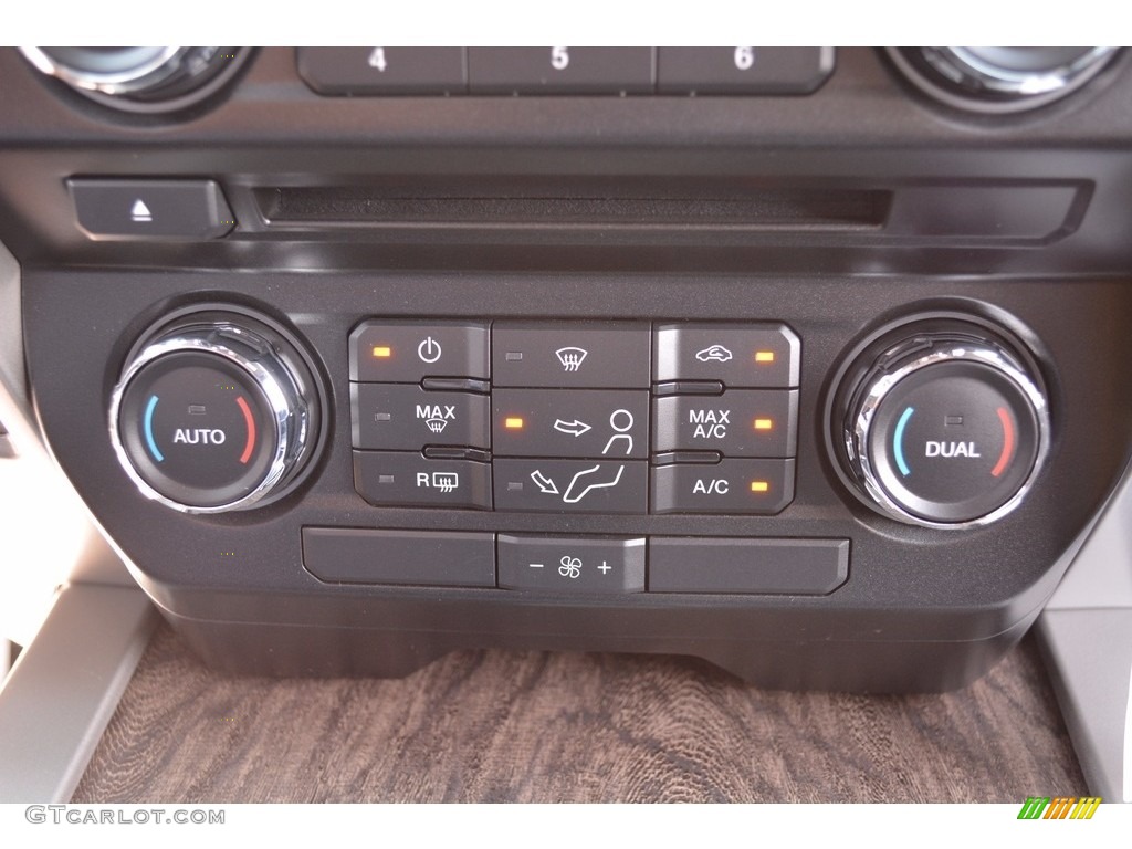 2017 Ford F250 Super Duty Lariat Crew Cab 4x4 Controls Photo #115597088