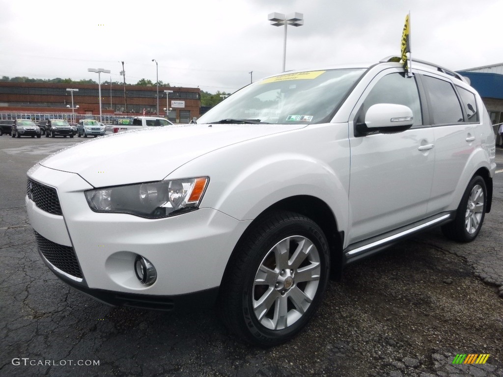 Diamond White Pearl 2010 Mitsubishi Outlander SE 4WD Exterior Photo #115598365