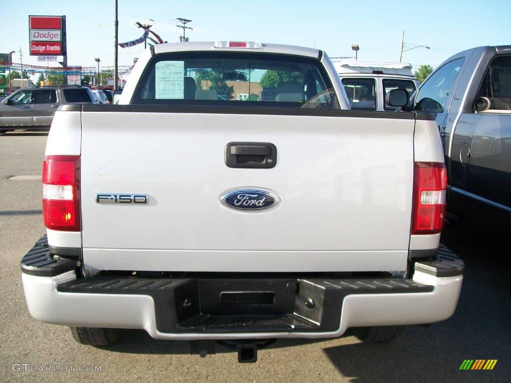 2005 F150 STX Regular Cab 4x4 - Silver Metallic / Medium Flint Grey photo #4