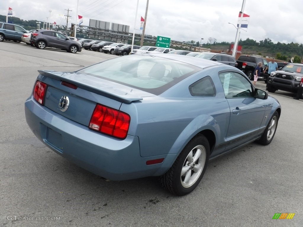 2007 Mustang V6 Deluxe Coupe - Windveil Blue Metallic / Light Graphite photo #9