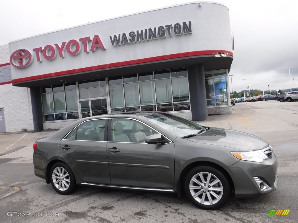 2014 Camry XLE - Cypress Pearl / Ivory photo #2