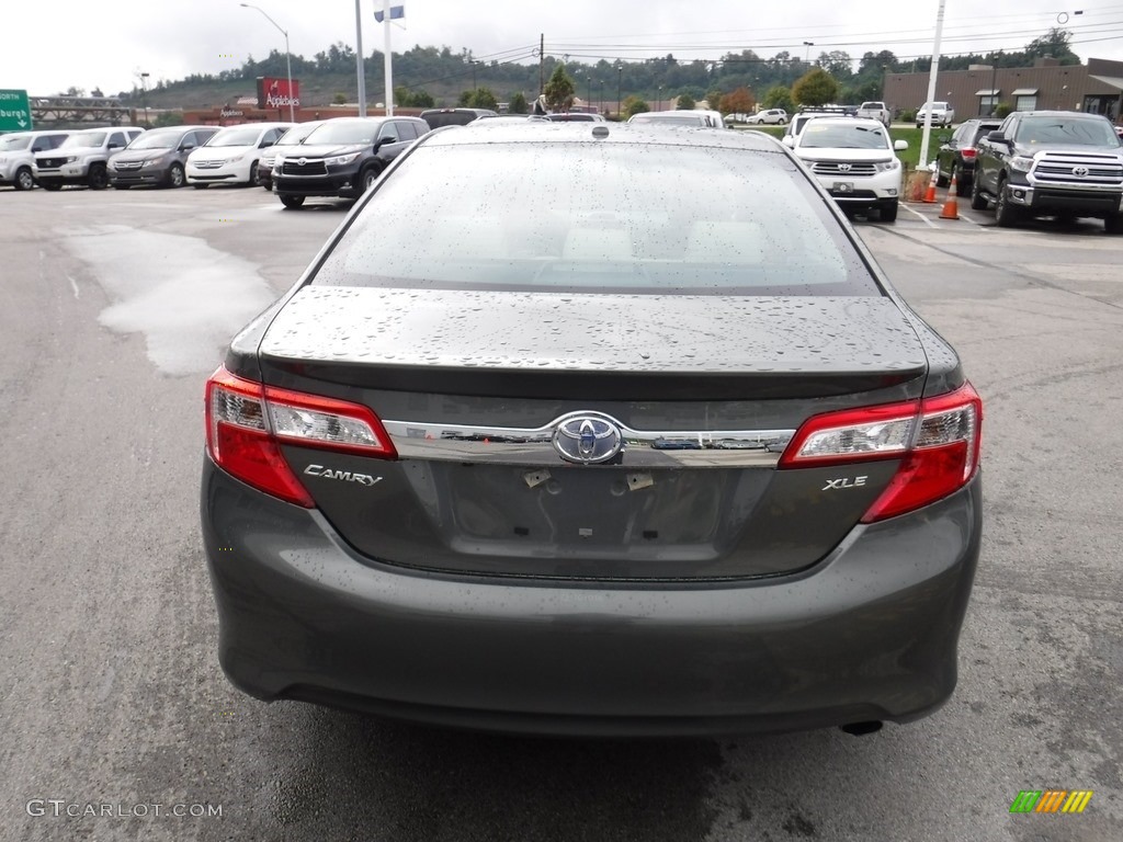 2014 Camry XLE - Cypress Pearl / Ivory photo #9