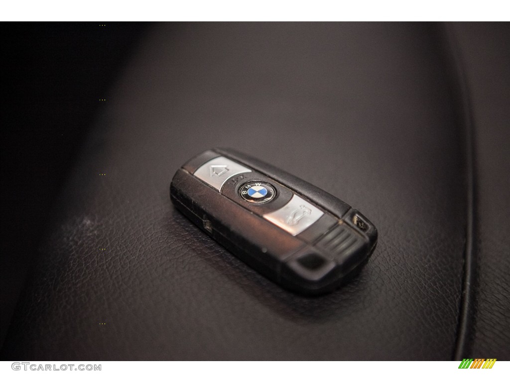 2013 BMW X1 sDrive 28i Keys Photos