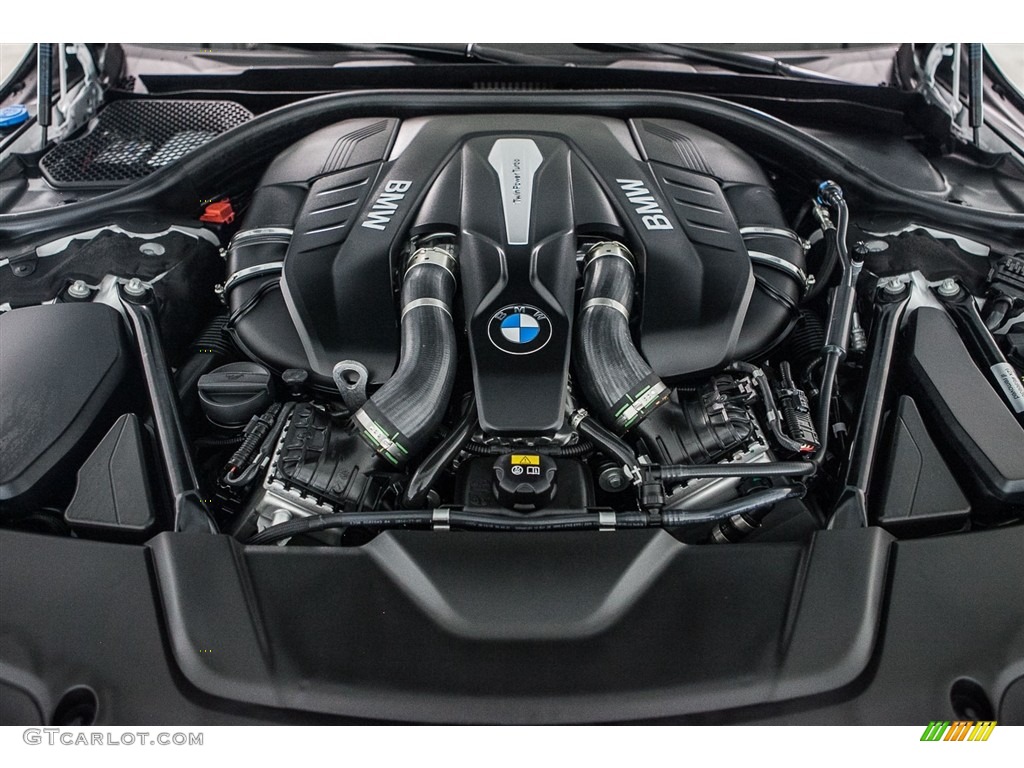 2016 BMW 7 Series 750i Sedan Engine Photos