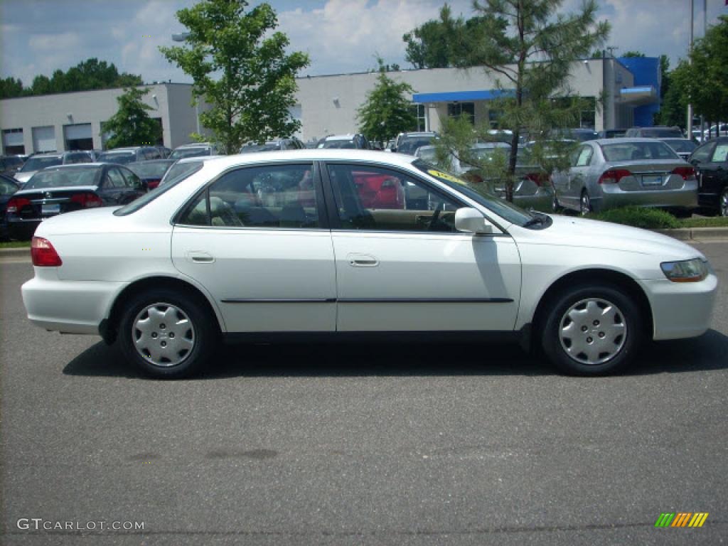 1999 Accord LX Sedan - Taffeta White / Ivory photo #2