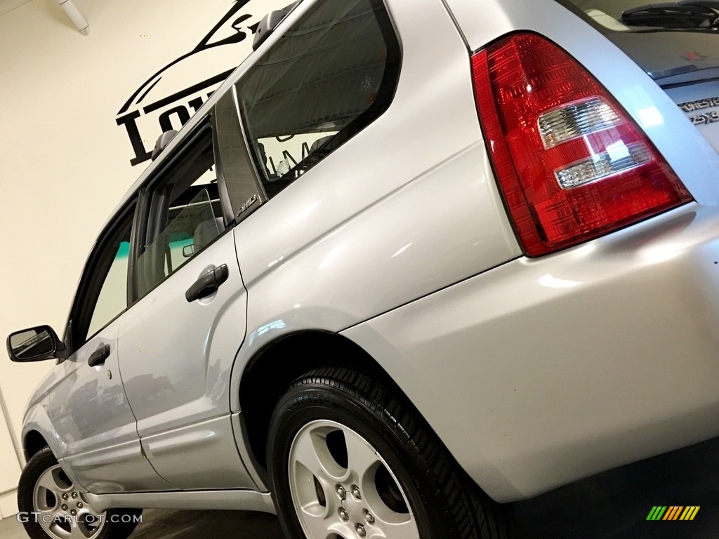 2004 Forester 2.5 XS - Platinum Silver Metallic / Gray photo #23