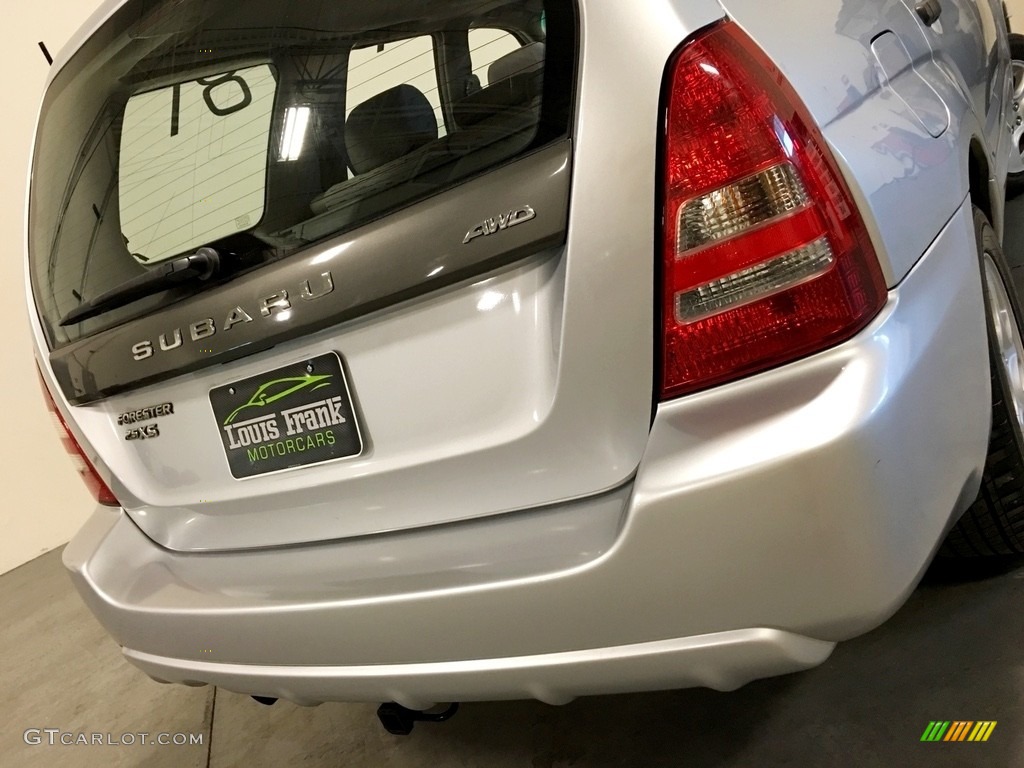 2004 Forester 2.5 XS - Platinum Silver Metallic / Gray photo #27