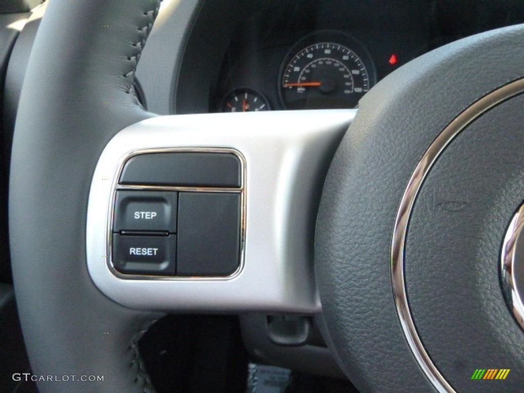 2017 Jeep Compass Sport SE Controls Photo #115643360