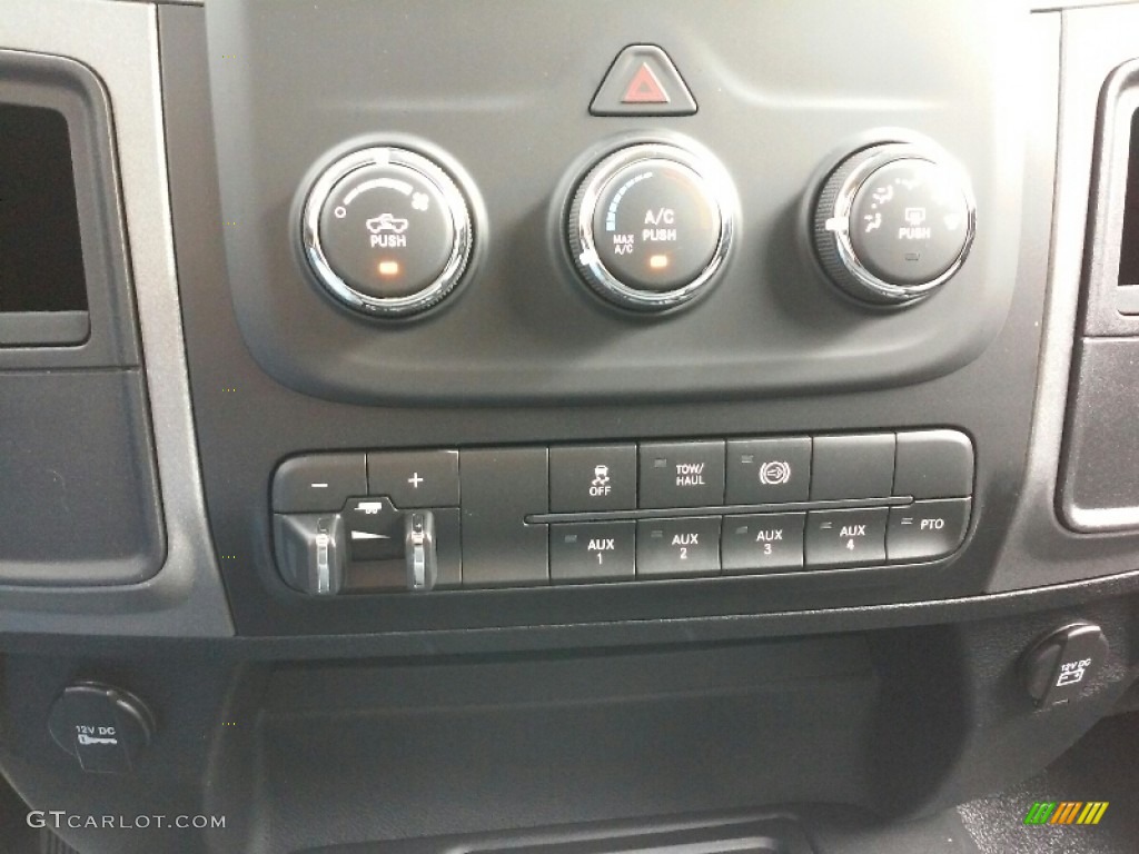 2017 Ram 5500 Tradesman Crew Cab 4x4 Chassis Controls Photo #115647650