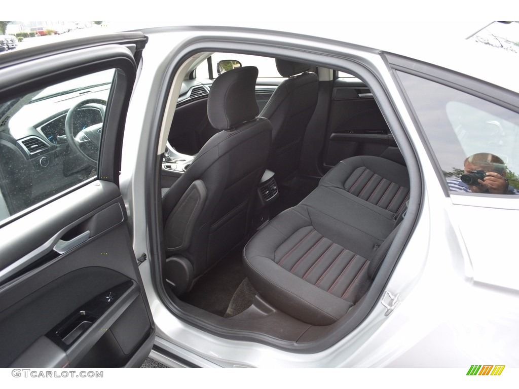 2016 Fusion SE - Ingot Silver Metallic / Charcoal Black photo #21