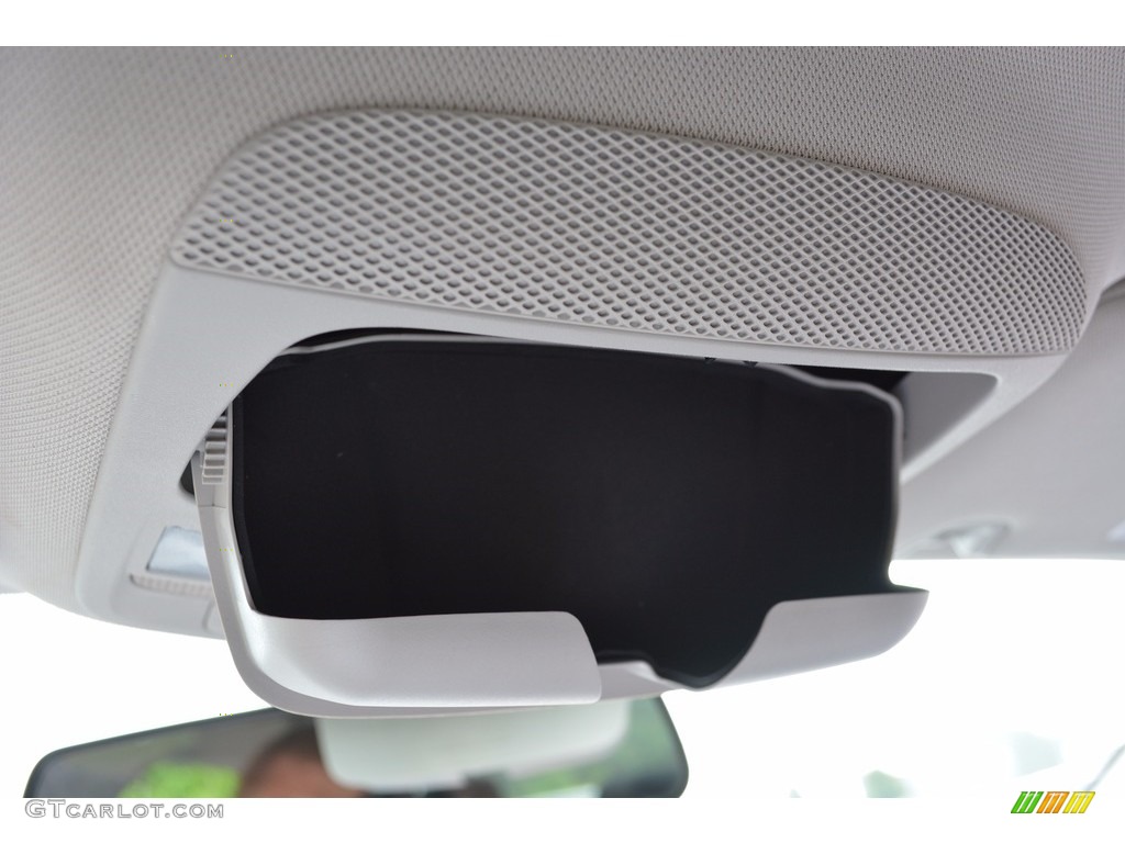 2016 Fusion SE - Ingot Silver Metallic / Charcoal Black photo #43