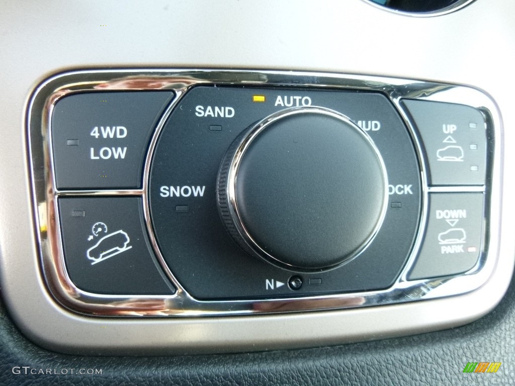 2017 Jeep Grand Cherokee Overland 4x4 Controls Photo #115658783