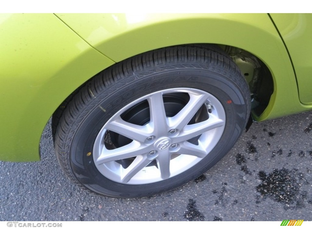 2016 Prius c Three - Electric Lime Metallic / Black photo #9