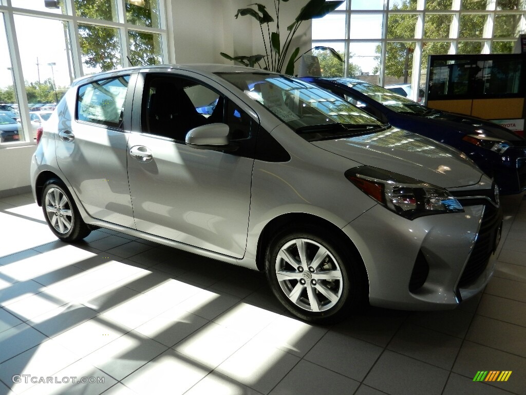 Classic Silver Metallic 2016 Toyota Yaris 5-Door LE Exterior Photo #115676125