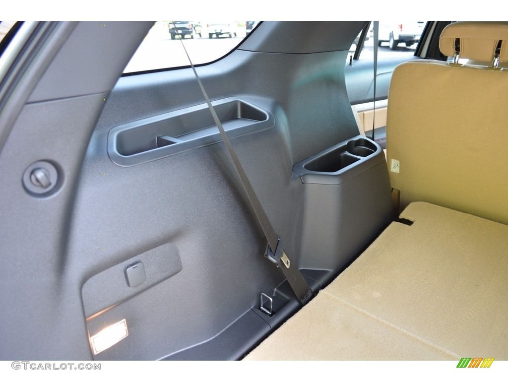 2017 Explorer XLT - White Platinum / Medium Light Camel photo #9