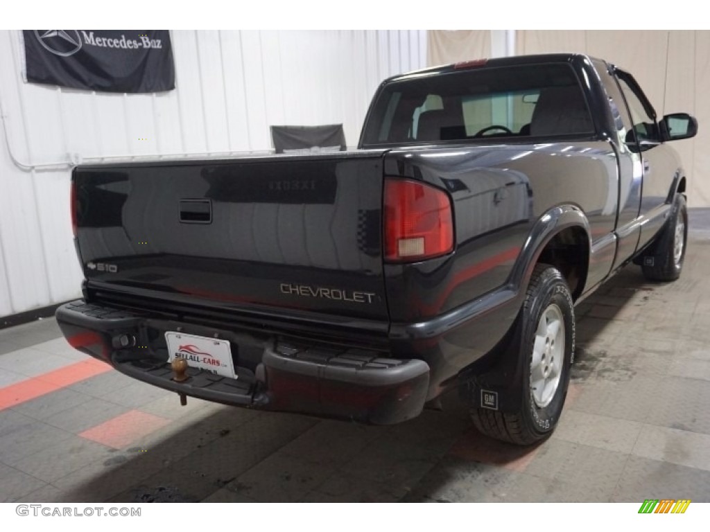 2002 S10 LS Extended Cab 4x4 - Onyx Black / Graphite photo #8