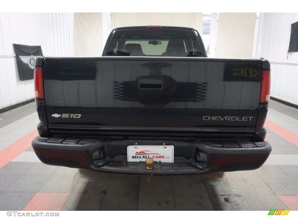 2002 S10 LS Extended Cab 4x4 - Onyx Black / Graphite photo #9