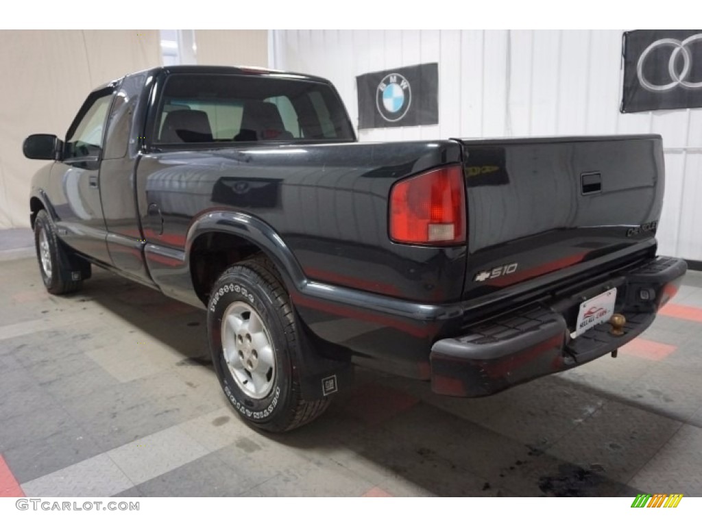 2002 S10 LS Extended Cab 4x4 - Onyx Black / Graphite photo #10