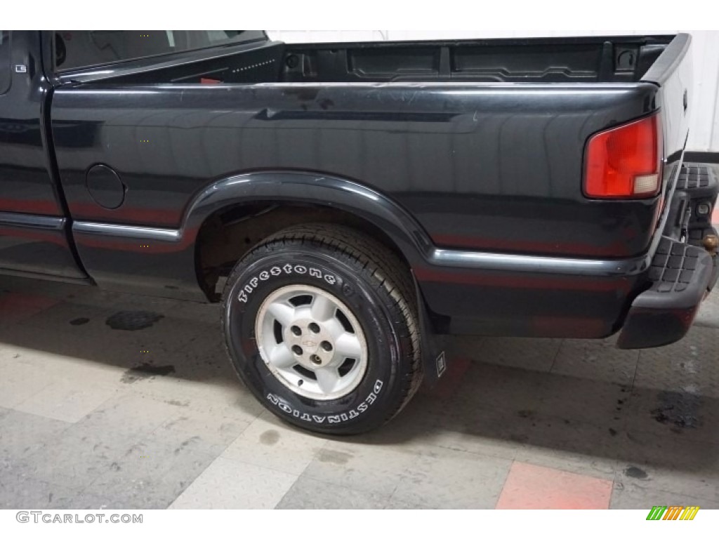 2002 S10 LS Extended Cab 4x4 - Onyx Black / Graphite photo #43