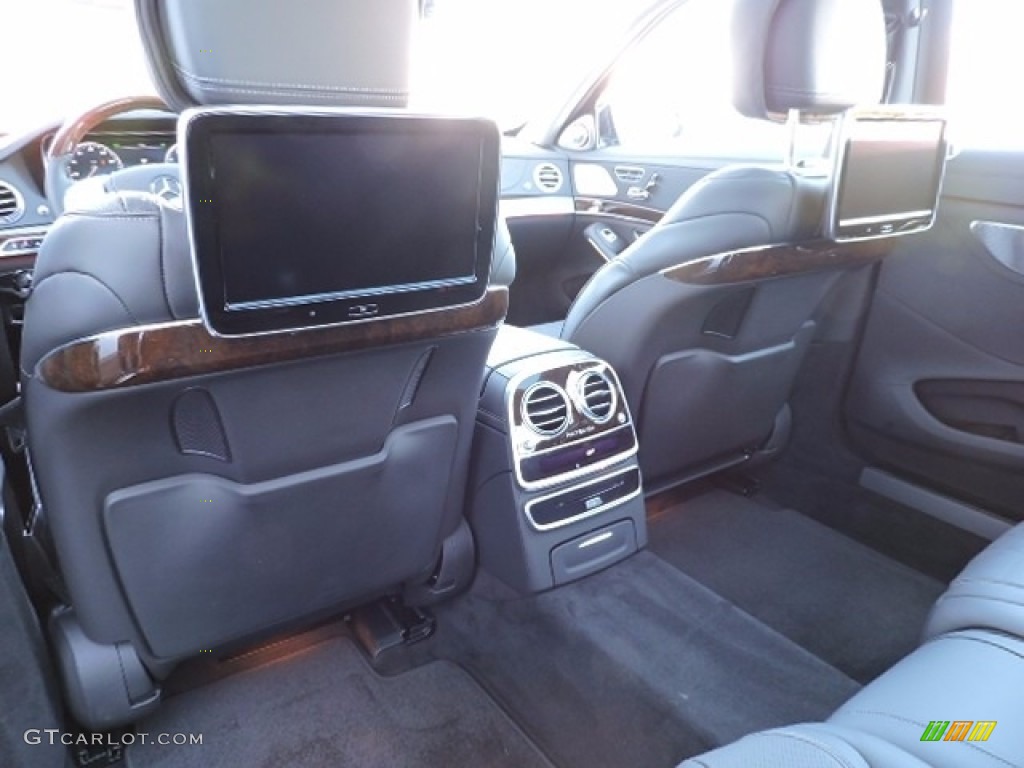 2016 Mercedes-Benz S Mercedes-Maybach S600 Sedan Entertainment System Photo #115696531