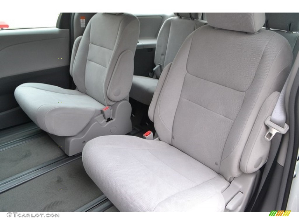 2017 Toyota Sienna L Rear Seat Photo #115700568