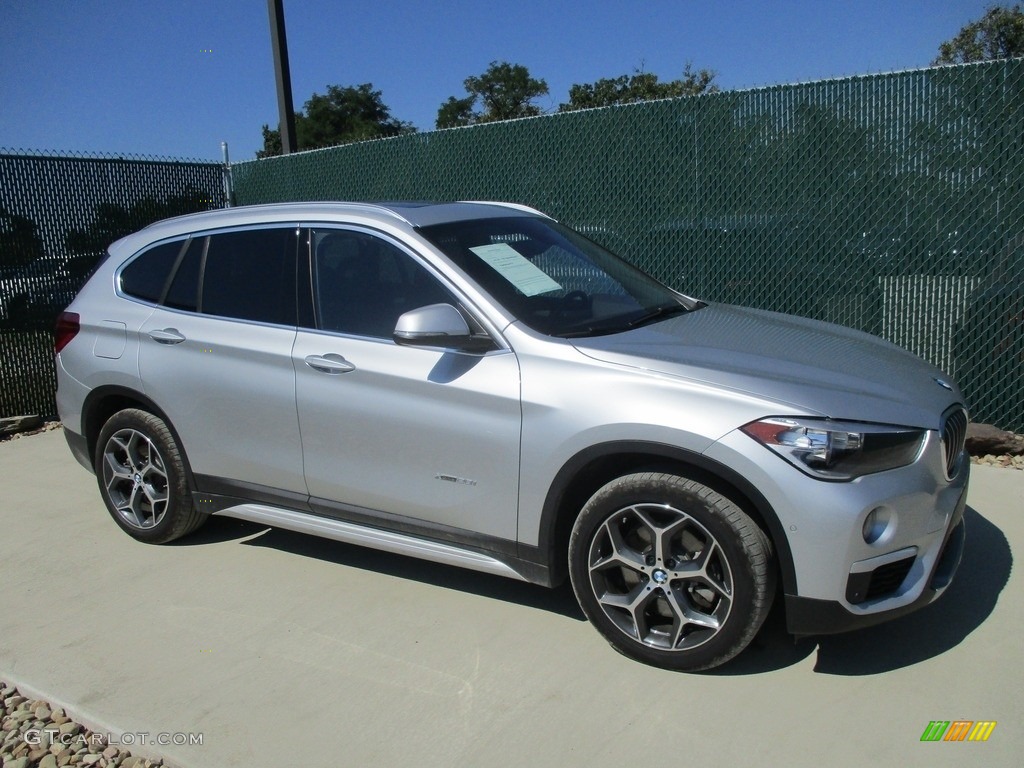 2016 X1 xDrive28i - Glacier Silver Metallic / Black photo #1