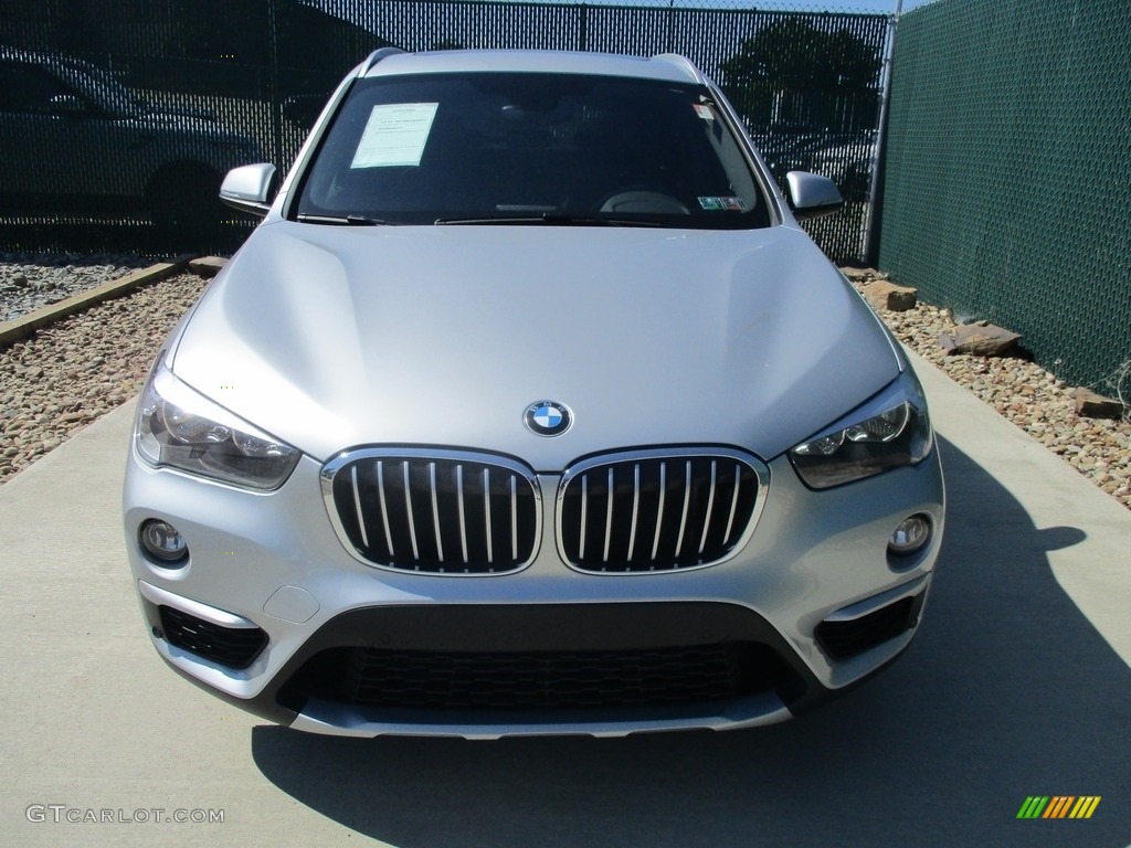 2016 X1 xDrive28i - Glacier Silver Metallic / Black photo #6