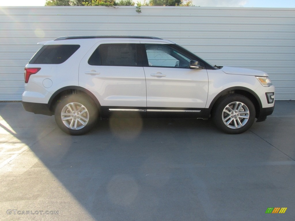 2017 Explorer XLT - White Platinum / Ebony Black photo #3