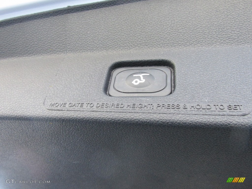 2017 Explorer XLT - White Platinum / Ebony Black photo #18