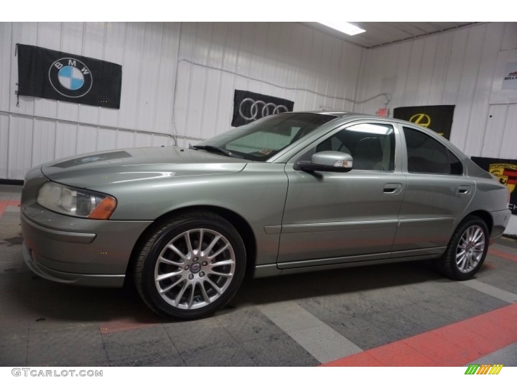 2007 S60 2.5T - Willow Green Metallic / Beige photo #2
