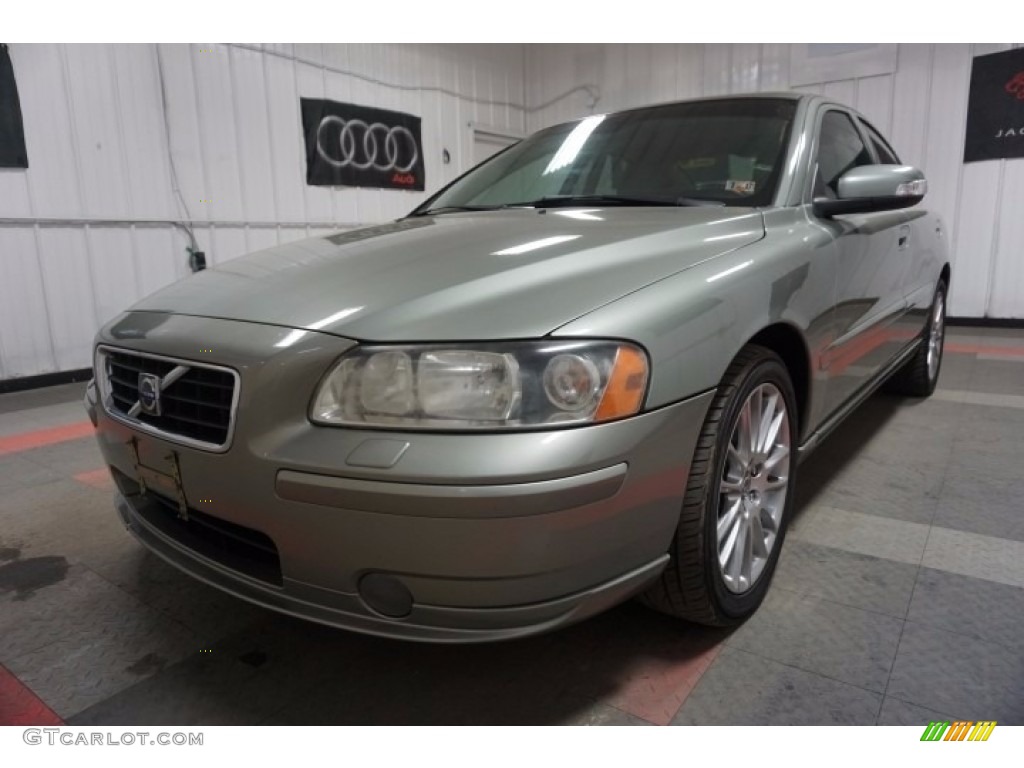 2007 S60 2.5T - Willow Green Metallic / Beige photo #3