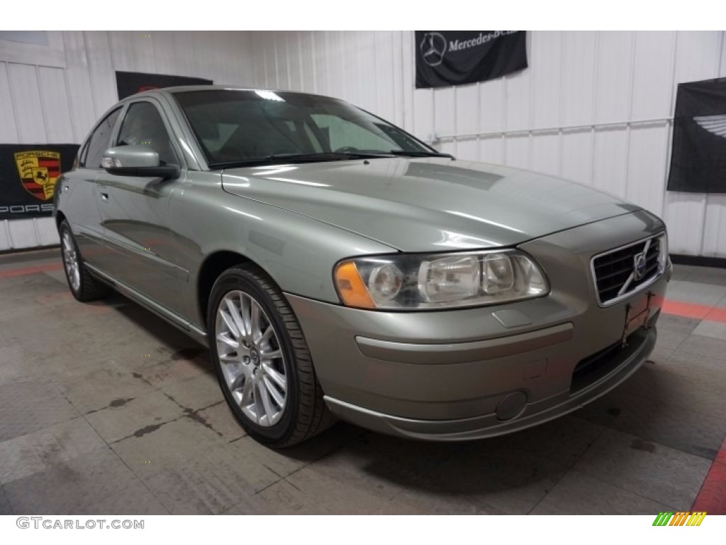 2007 S60 2.5T - Willow Green Metallic / Beige photo #5
