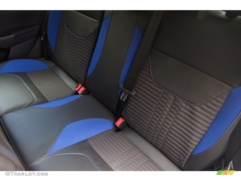 2016 Focus ST - Oxford White / Charcoal Black/Performance Blue Partial Recaro Leather photo #15