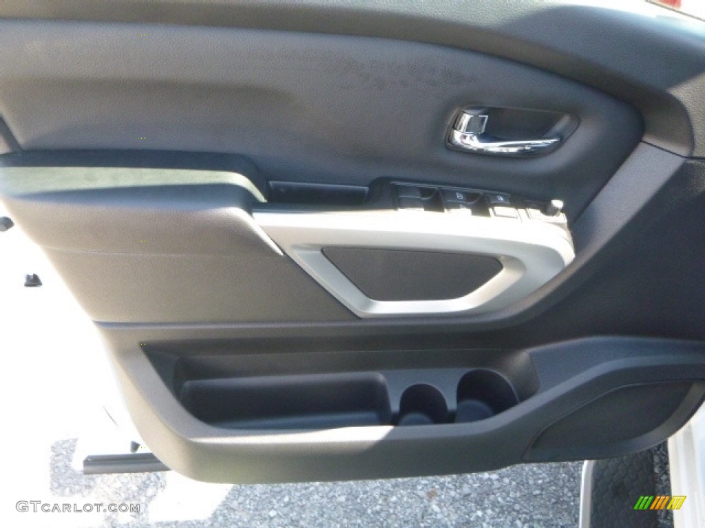 2017 Nissan Titan SV Crew Cab 4x4 Black Door Panel Photo #115718046