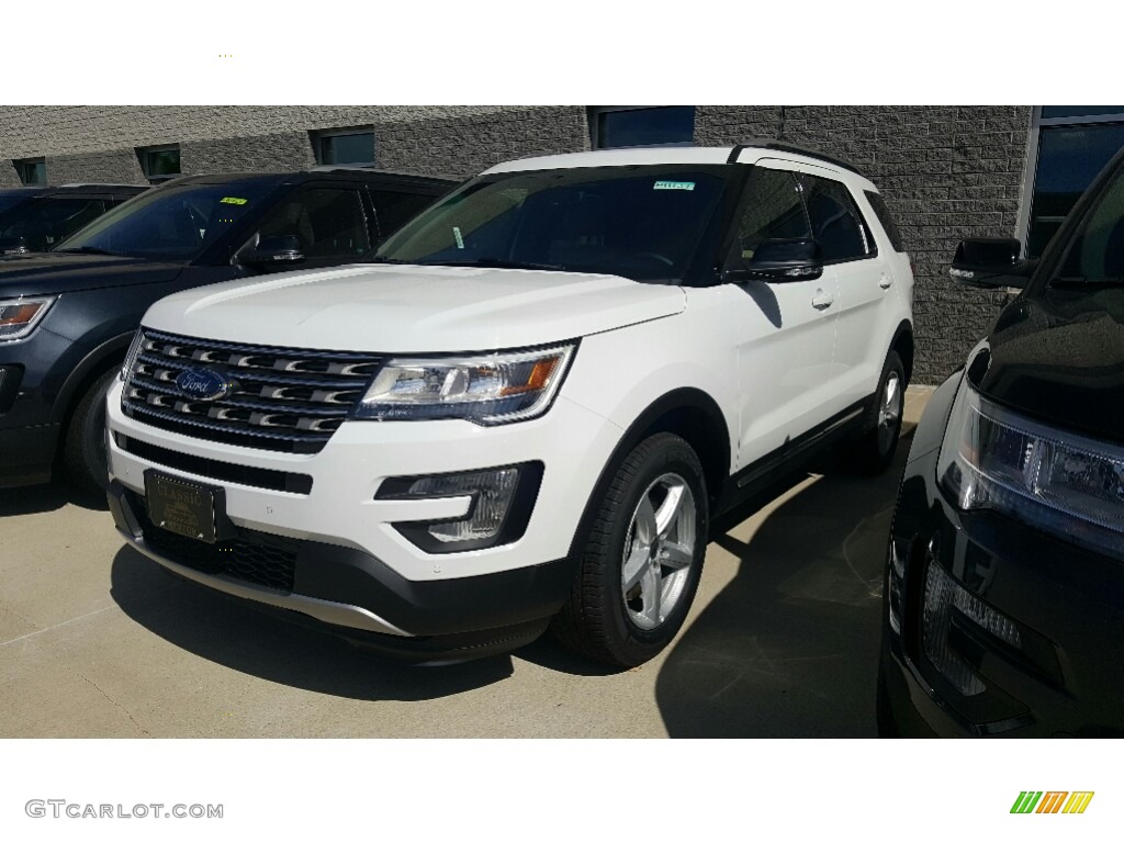 2017 Explorer XLT 4WD - Oxford White / Medium Light Camel photo #1