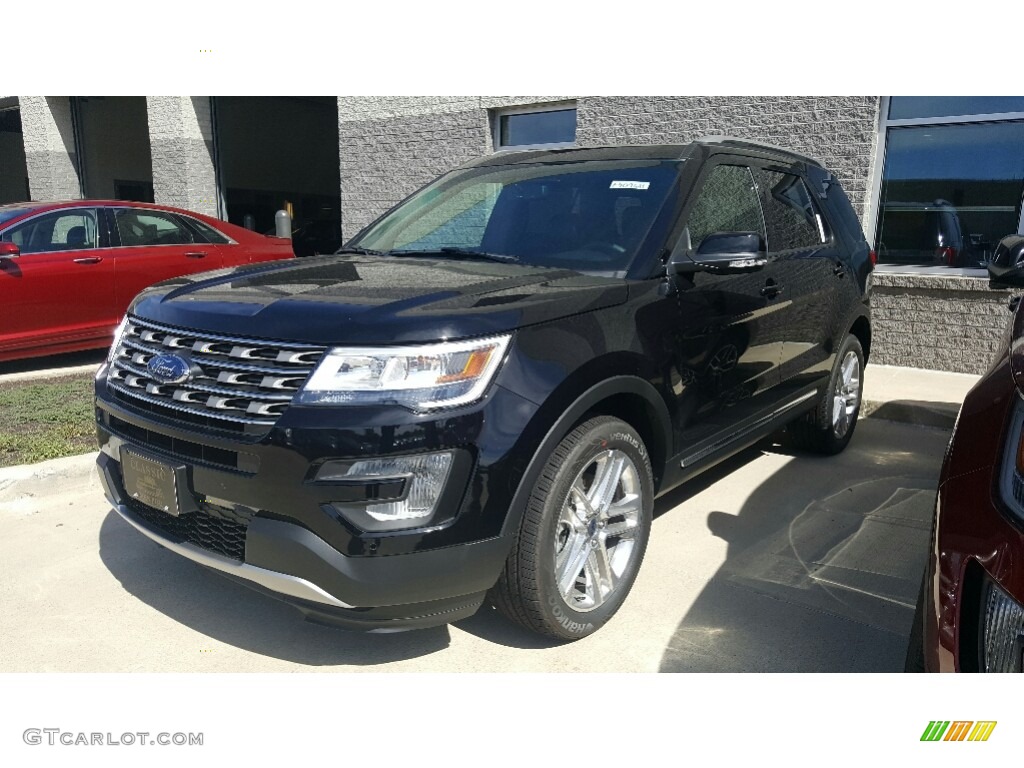 2017 Explorer XLT 4WD - Shadow Black / Ebony Black photo #1