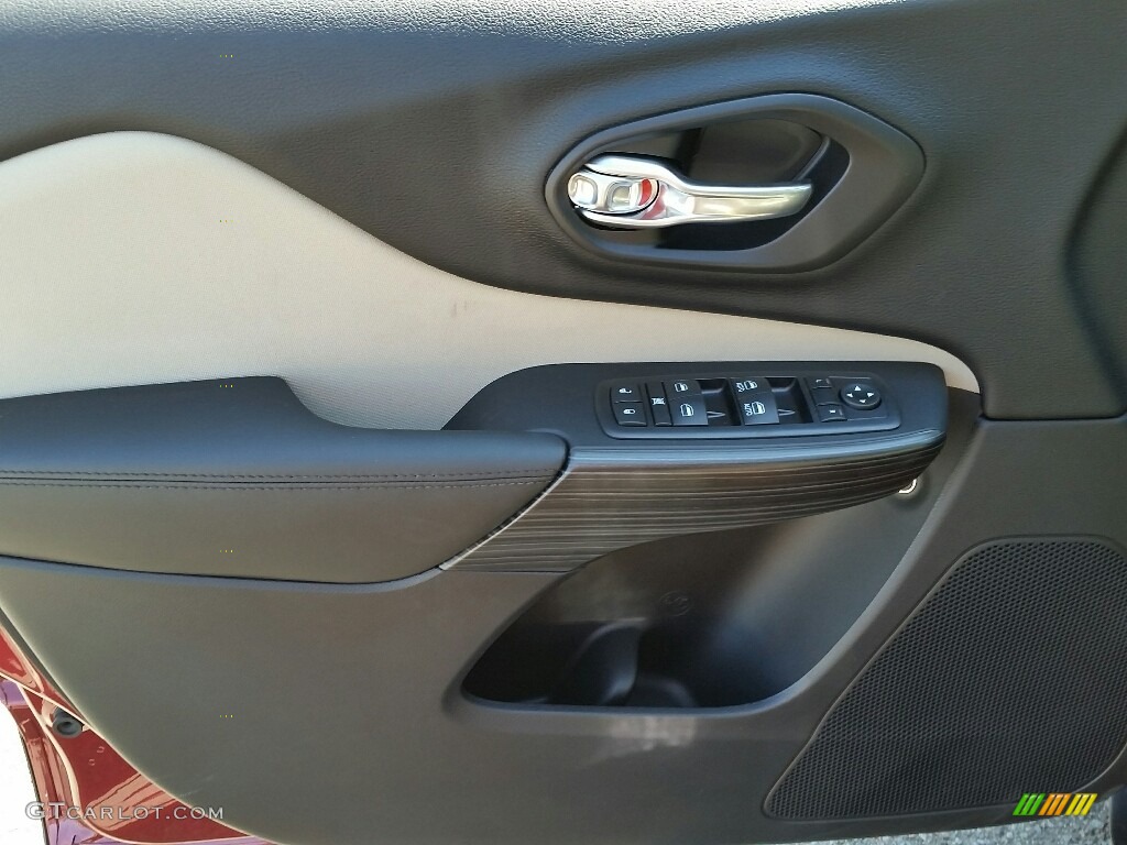 2017 Jeep Cherokee Latitude 4x4 Door Panel Photos